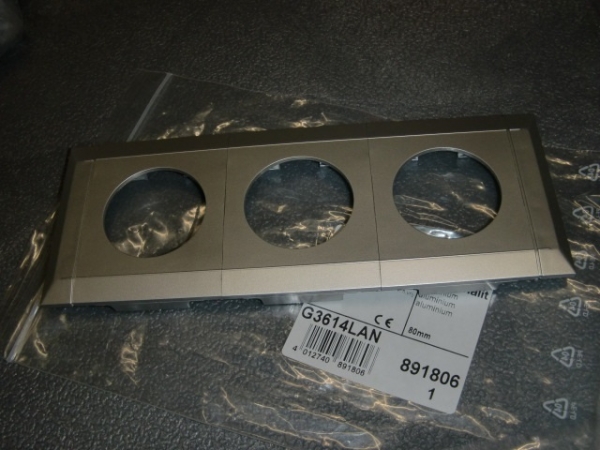 Tehalit G3614 LAN Geräteblende modular aluminium für Kanalsteckdose 3-fach